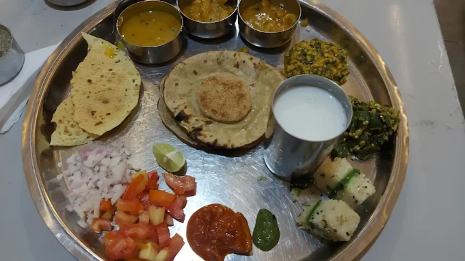 Maruti-Gujarati-Thali