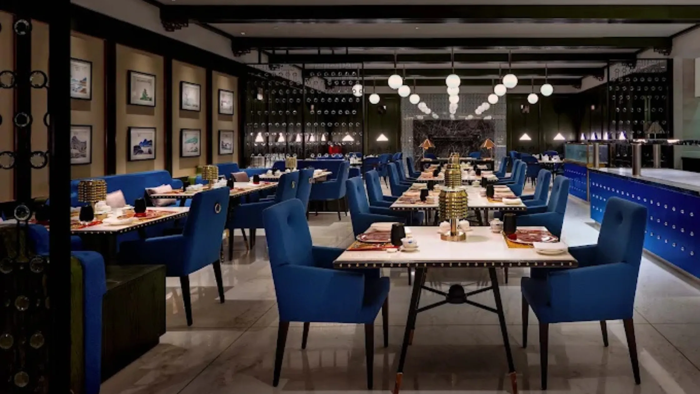 luxurious Chinese dining restaurant